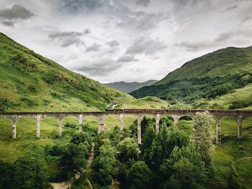 Arriving in Inverness by Sleeper Train: The Guest Lounge, Showers & First Hour